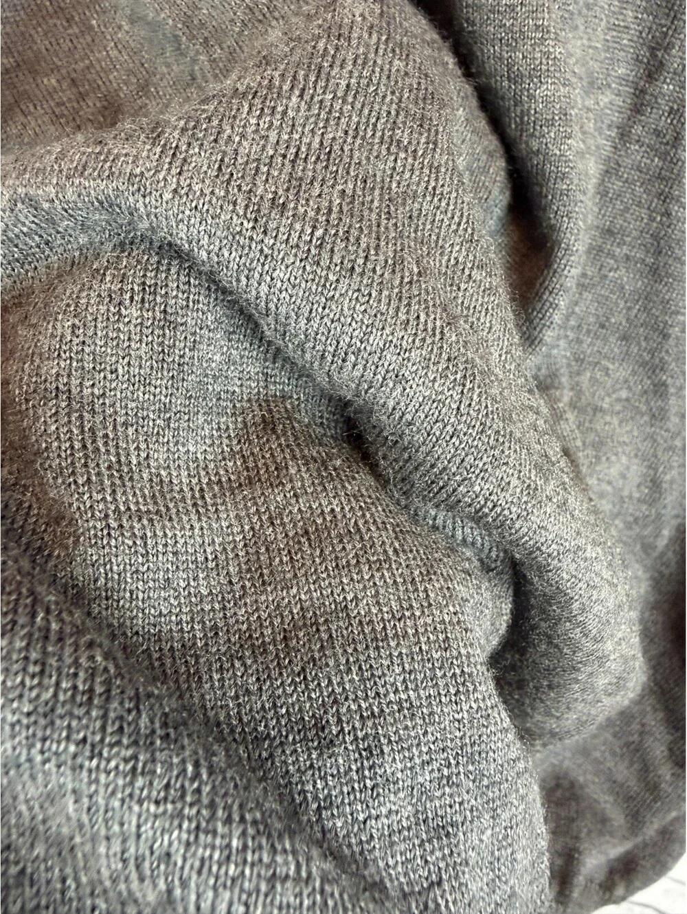 JOS.A.BANK 100% Italian merino wool gray sleeveless knit men's V-neck vest L